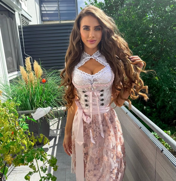 Isabella Leeb Isabella Leeb