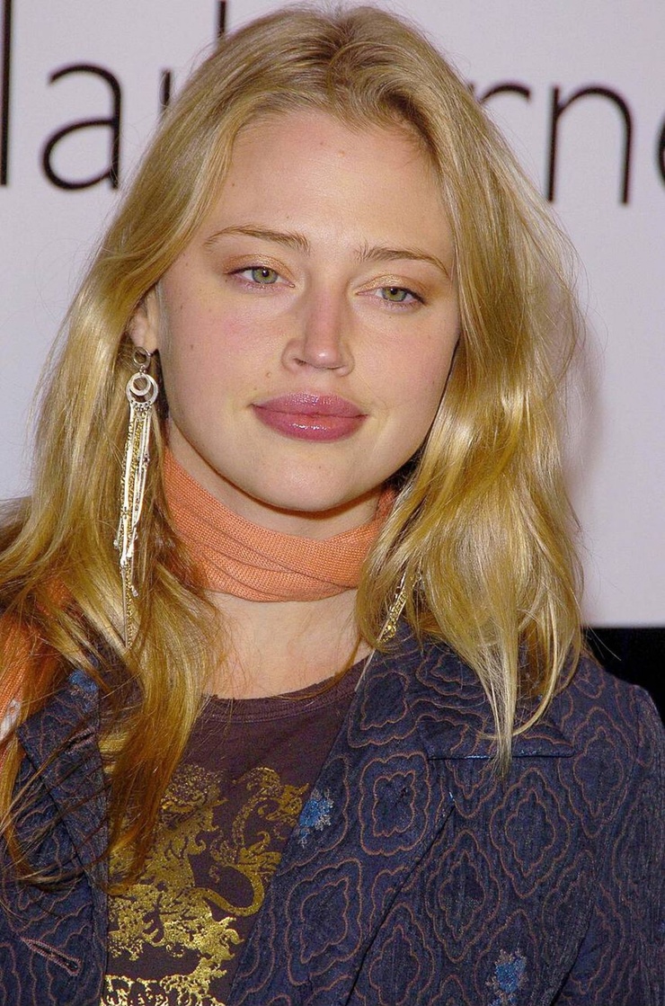 Estella Warren