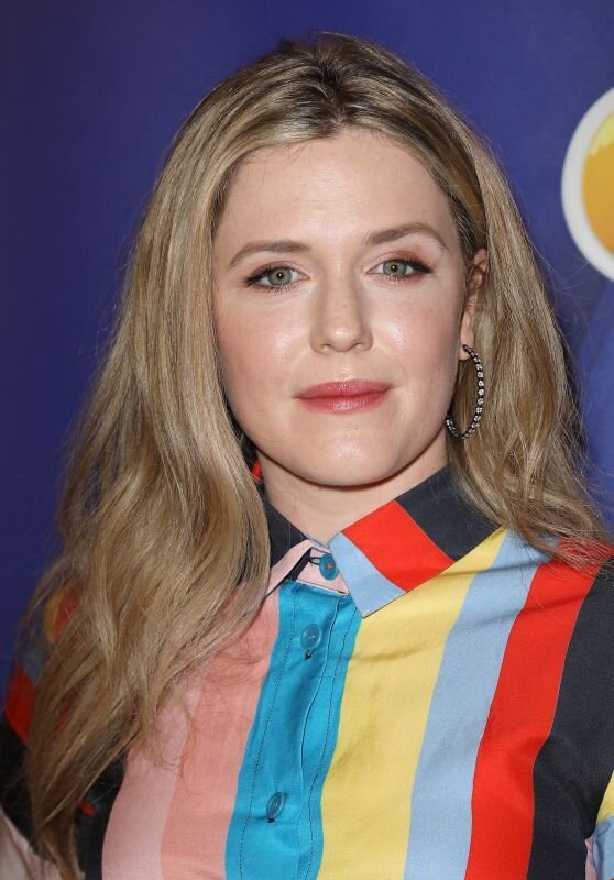 Harriet Dyer Harriet Dyer
