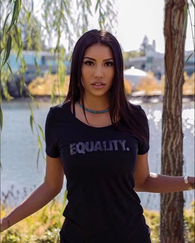 Ashley Callingbull picture