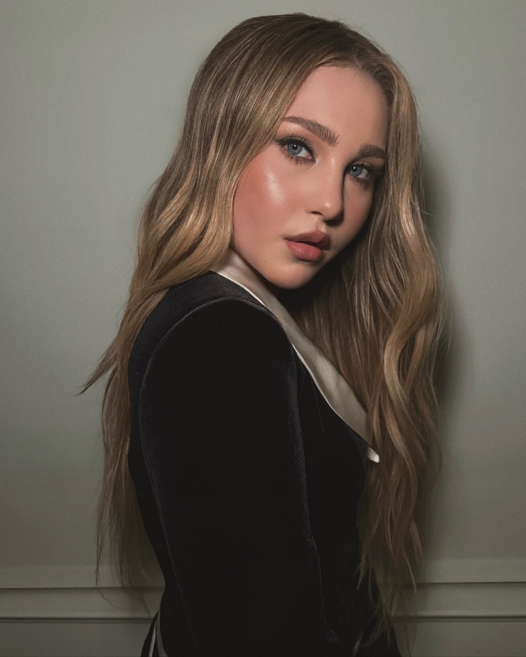 Ella Anderson Ella Anderson