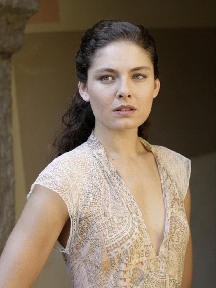 Alexa Davalos