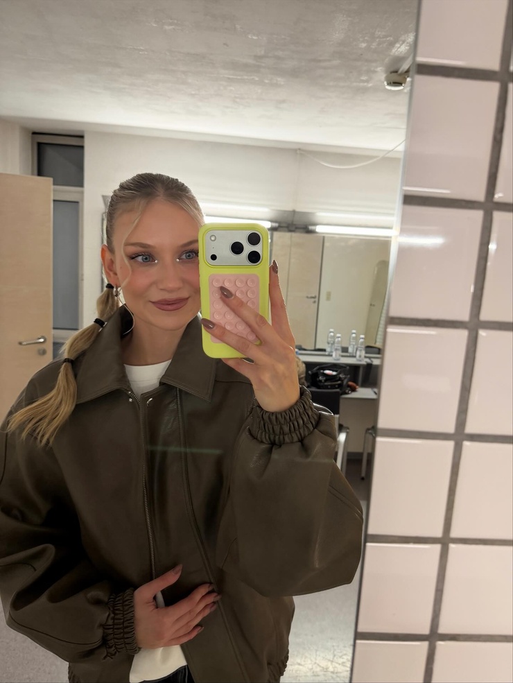Carolin Niemczyk Carolin Niemczyk
