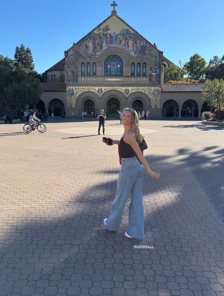 Lexie Hull