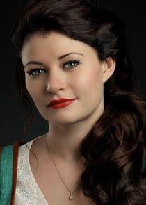 Belle (Emilie de ravin)