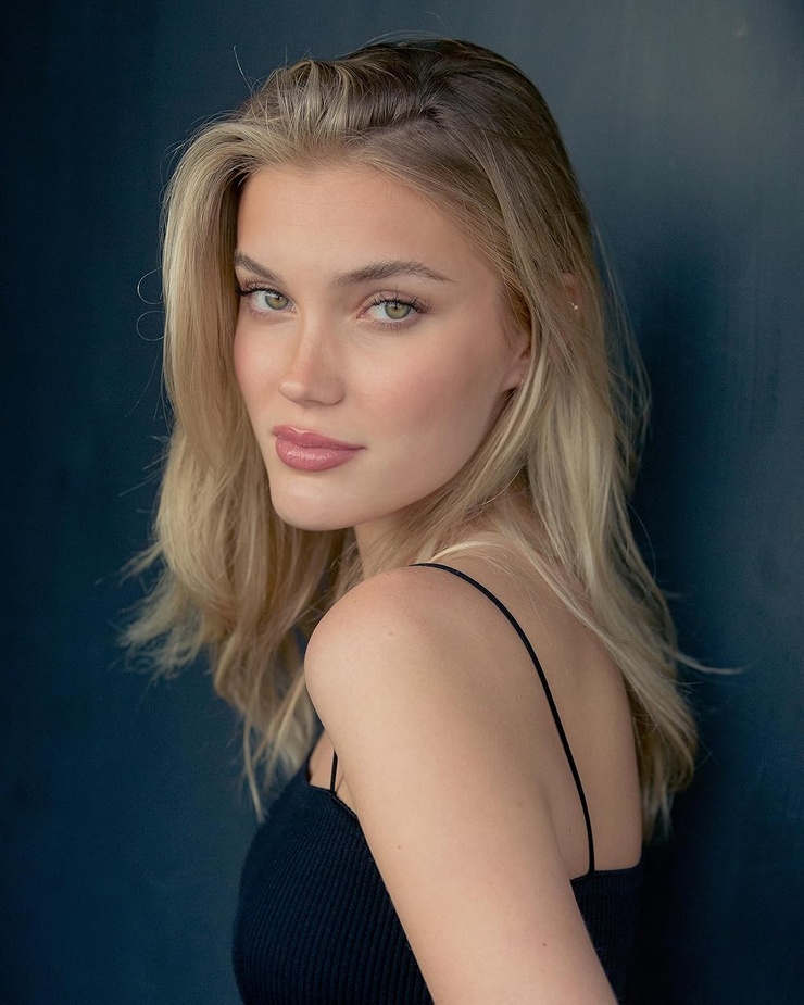 Mimi Slinger