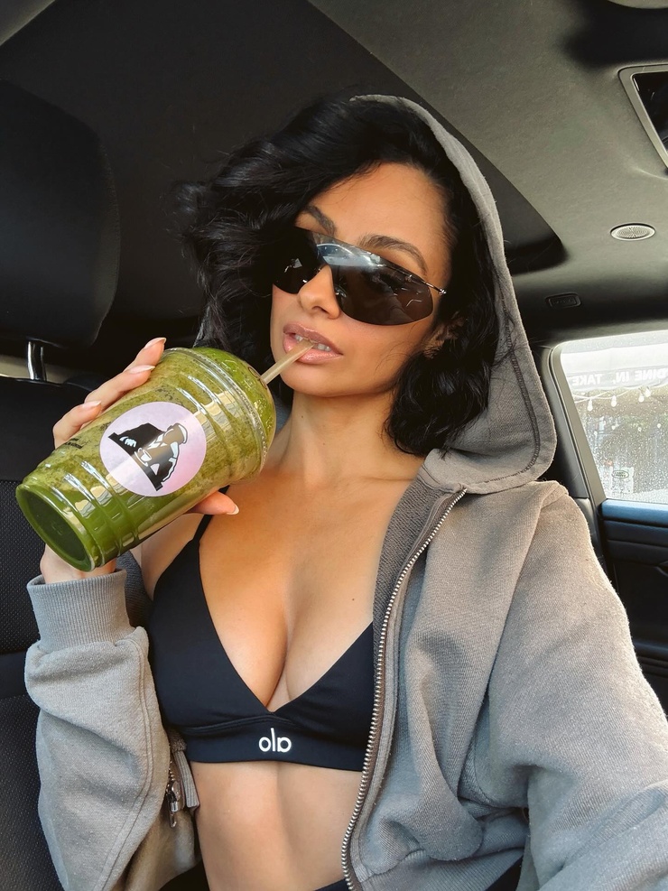 Nazanin Mandi
