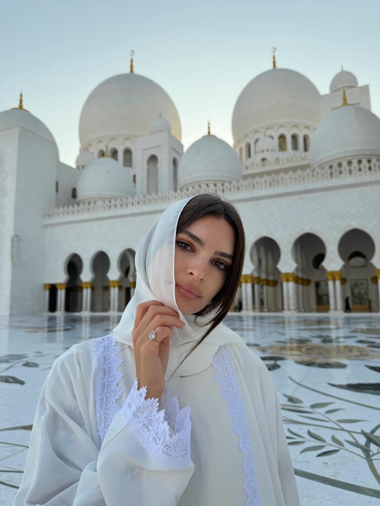 Emily Ratajkowski Emily Ratajkowski