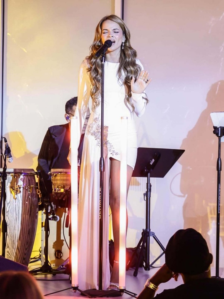 Leslie Grace