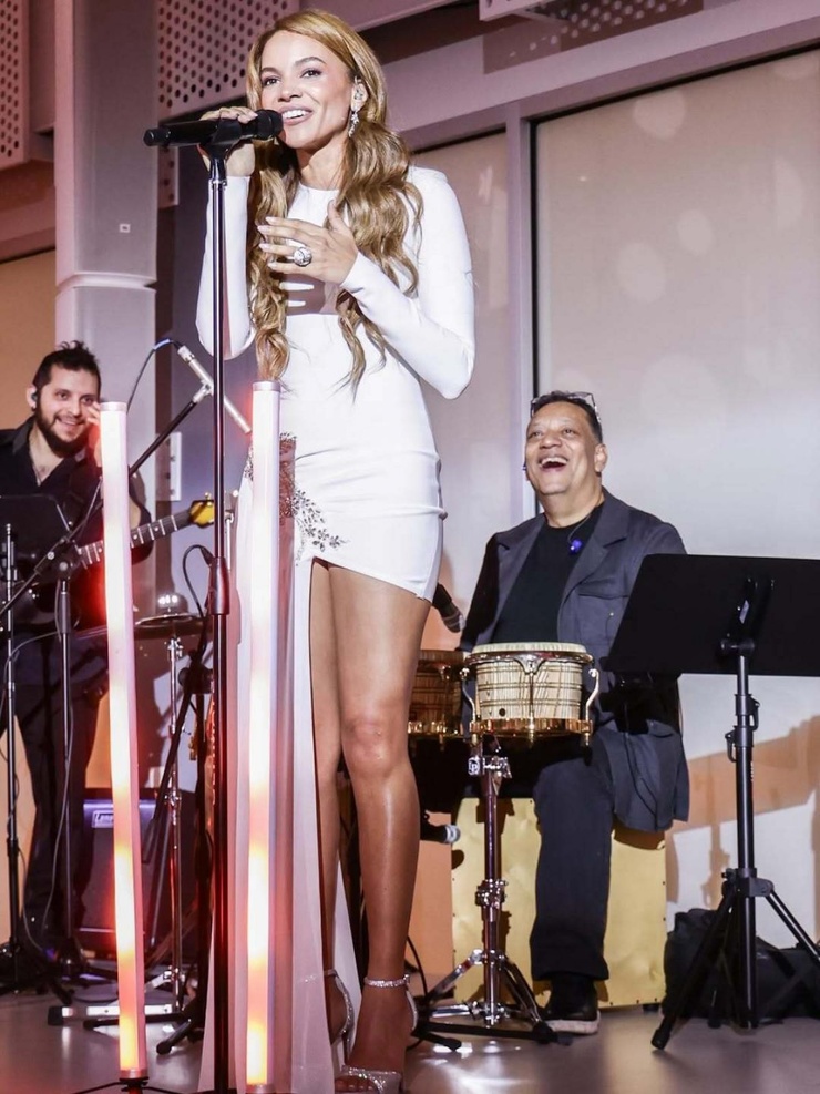Leslie Grace