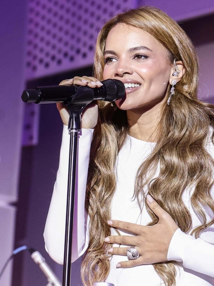 Leslie Grace