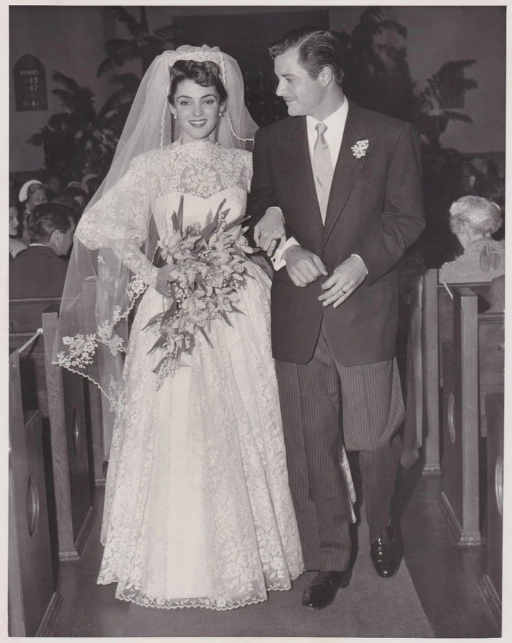 Suzan Ball