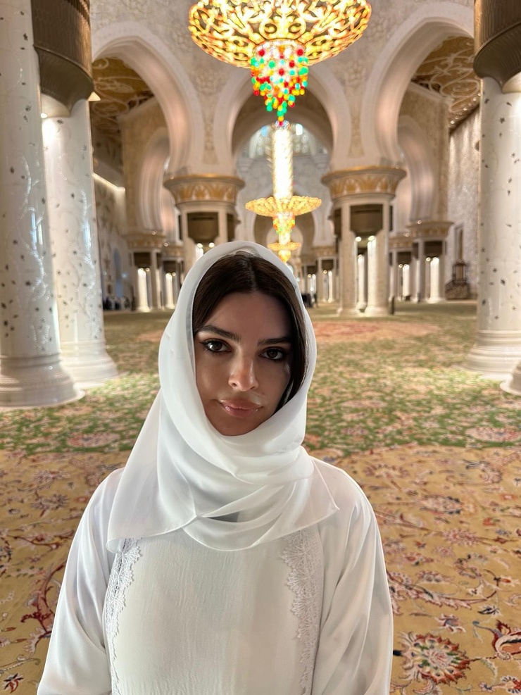 Emily Ratajkowski