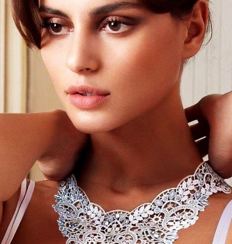 Catrinel Menghia Catrinel Menghia