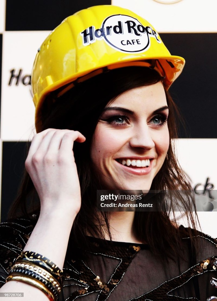 Amy Macdonald-(singer) Amy Macdonald-(singer)