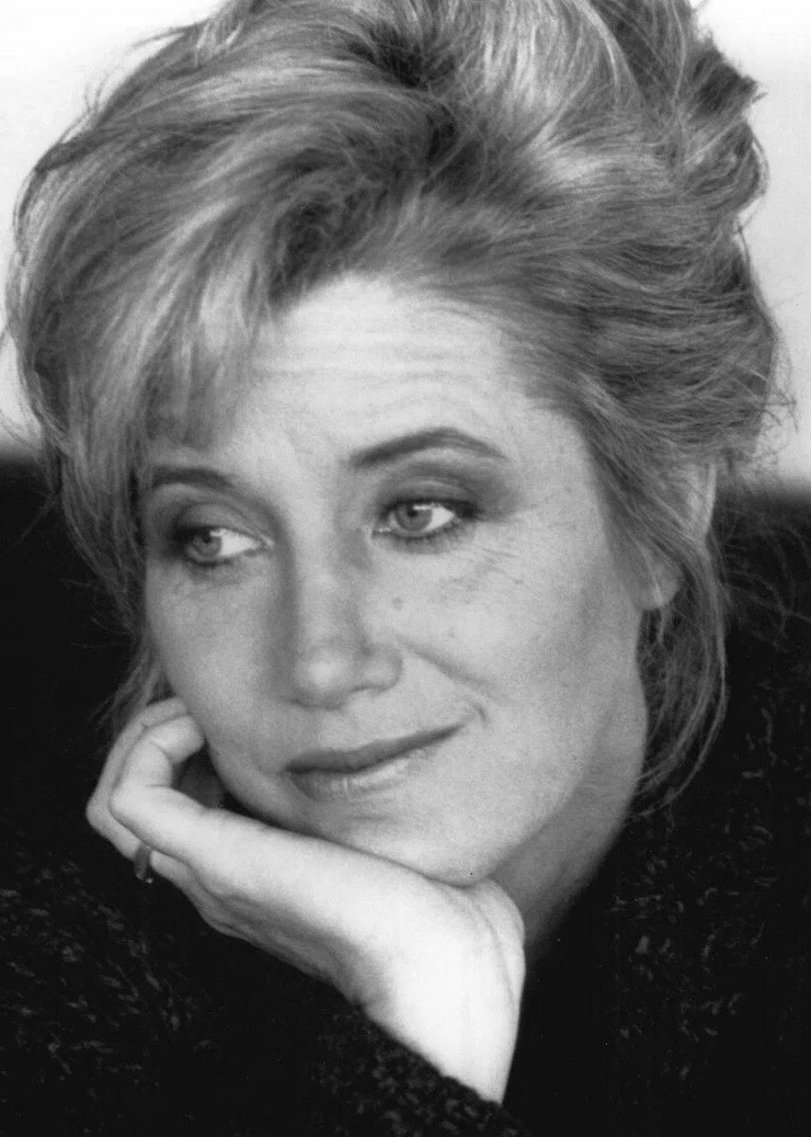 Sally Kirkland