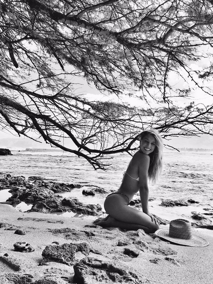 Alexis Ren