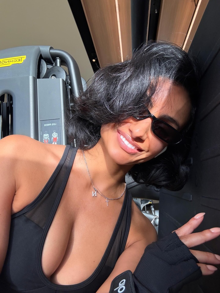 Nazanin Mandi