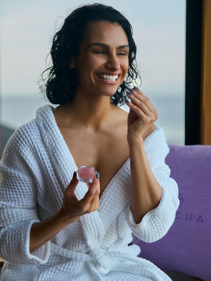 Nazanin Mandi