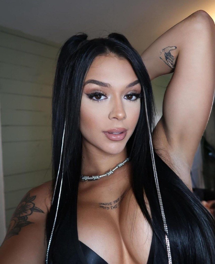 Elayna Black Elayna Black
