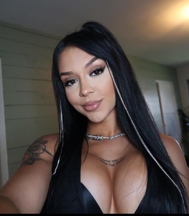 Elayna Black Elayna Black