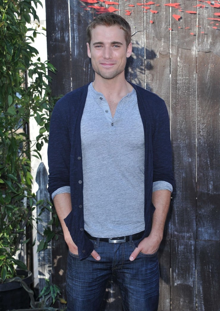 Picture of Dustin Milligan