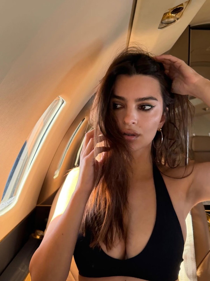 Emily Ratajkowski
