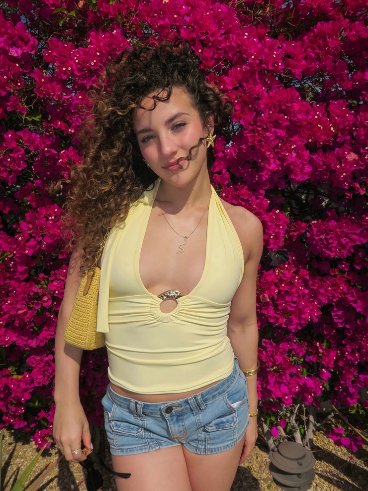 Sofie Dossi Sofie Dossi
