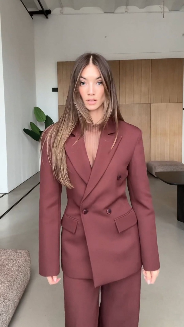 Lorena RAE