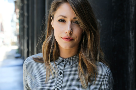Amanda Crew
