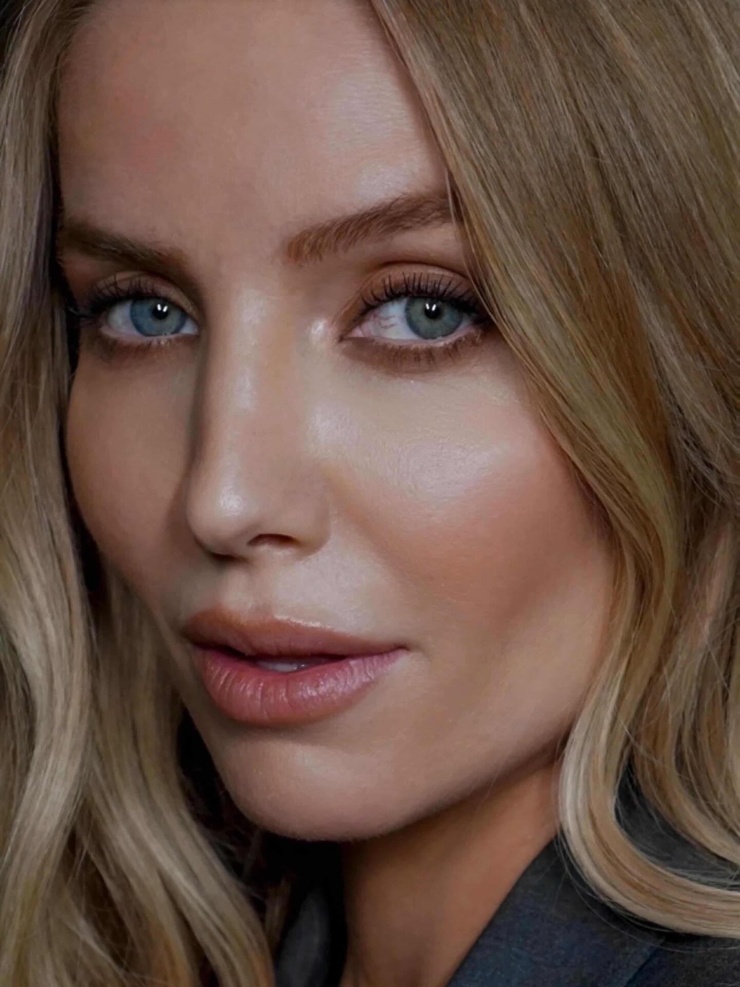 Annabelle Wallis