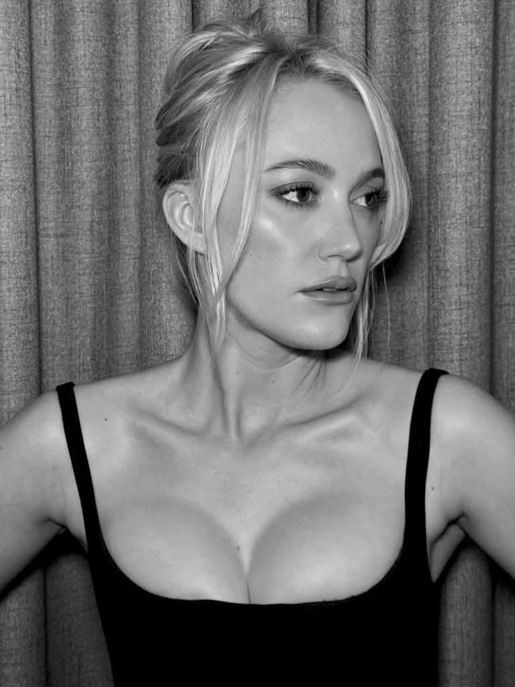 Maika Monroe Maika Monroe