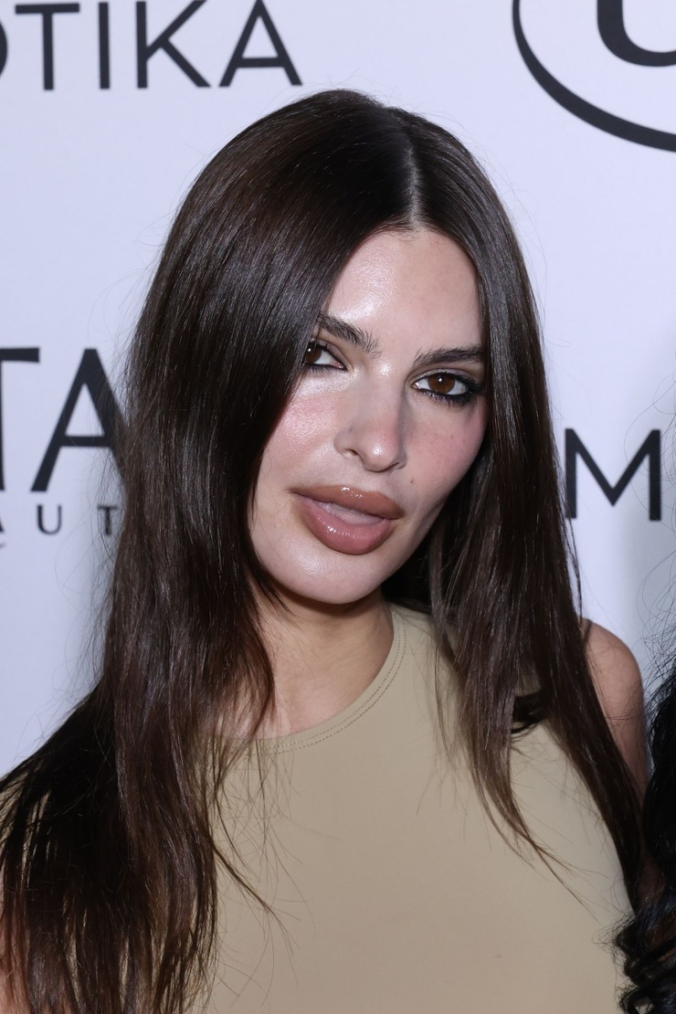 Emily Ratajkowski