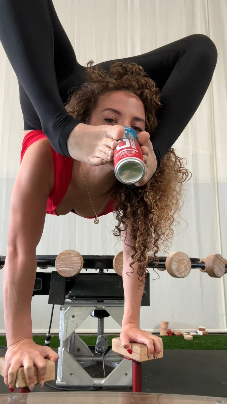 Sofie Dossi