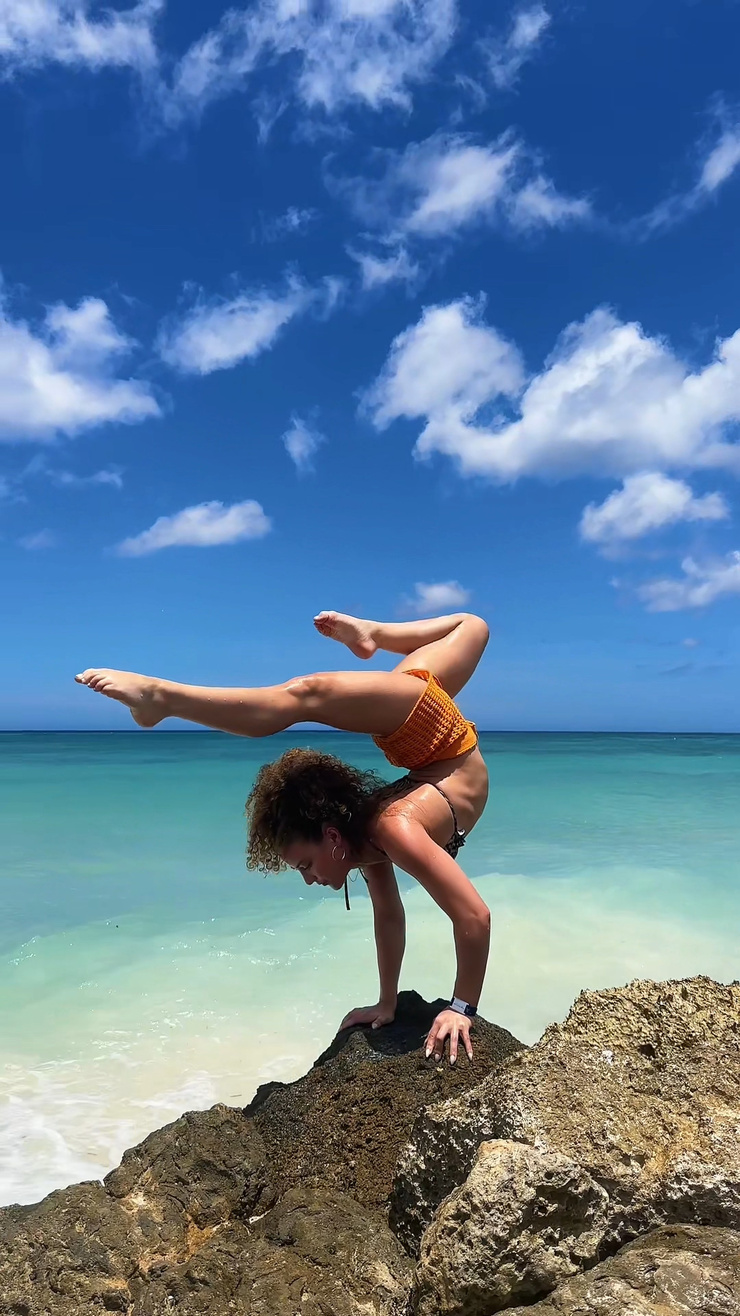 Sofie Dossi