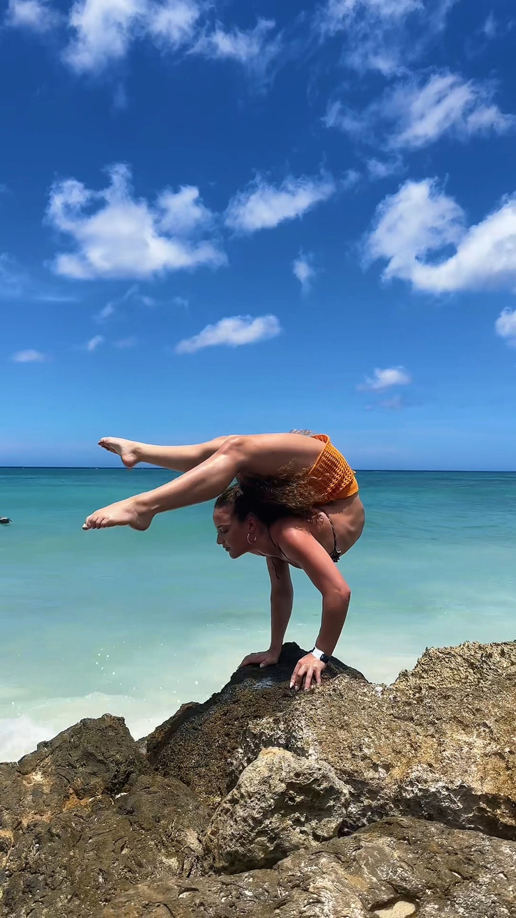 Sofie Dossi Sofie Dossi