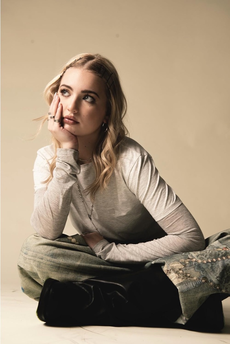 Ava Telek