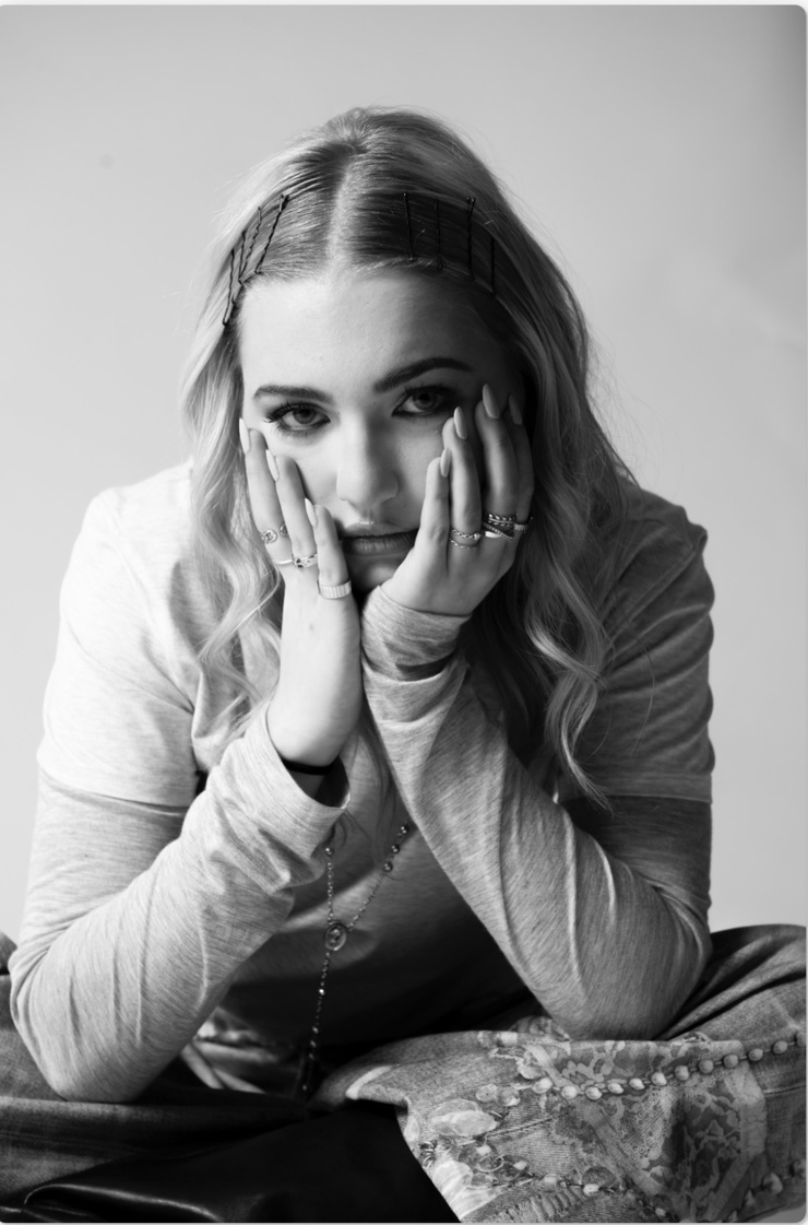 Ava Telek