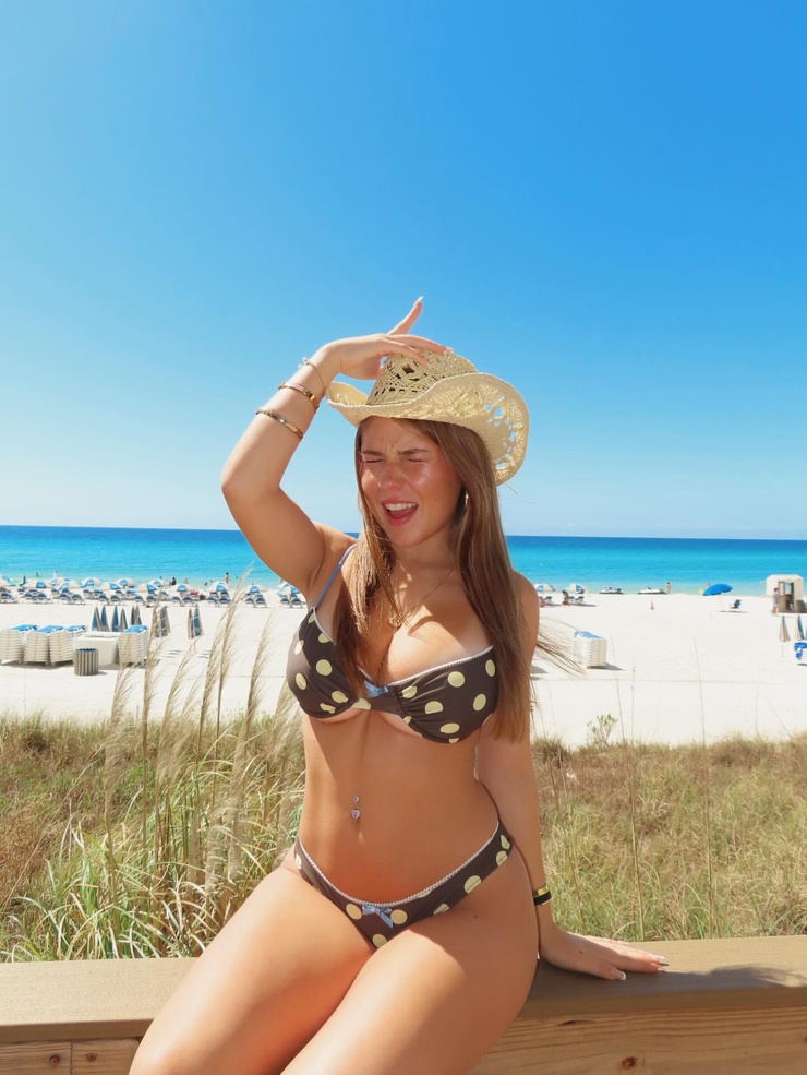 Ariana White Ariana White