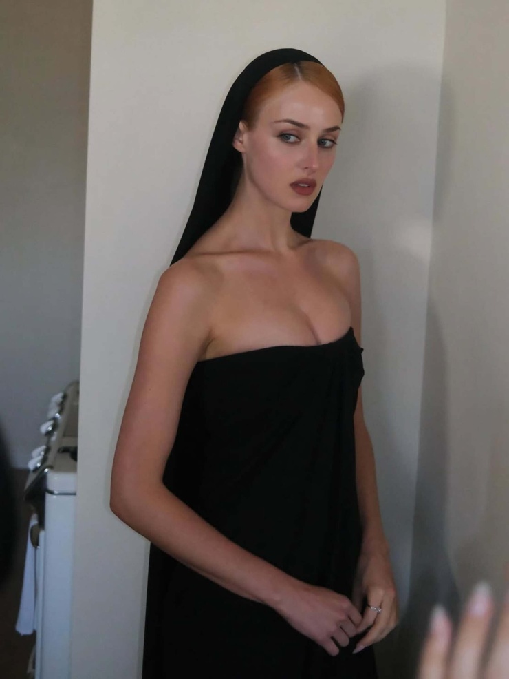 Anna Van Patten