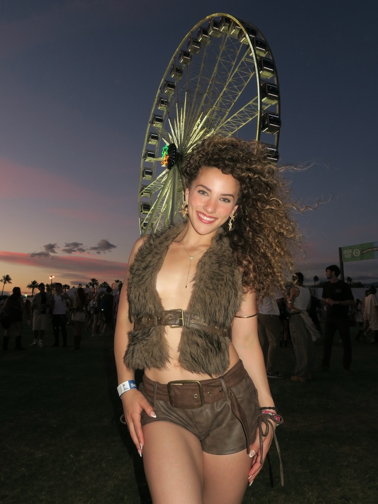 Sofie Dossi Sofie Dossi