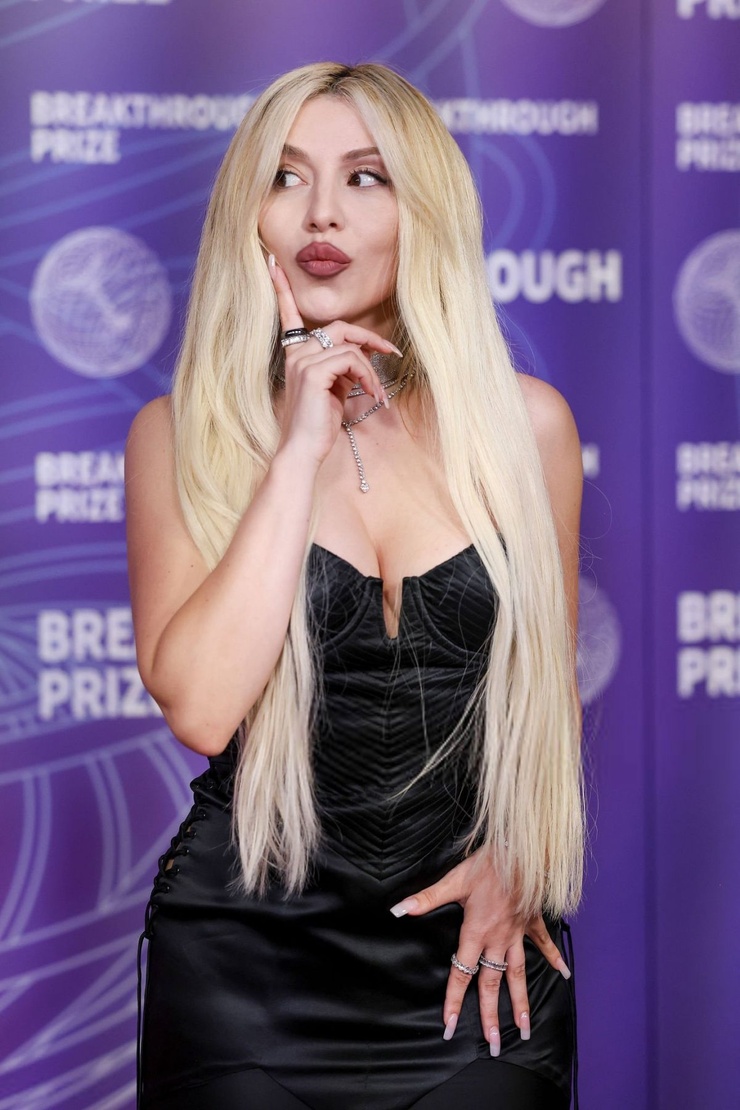 Ava Max