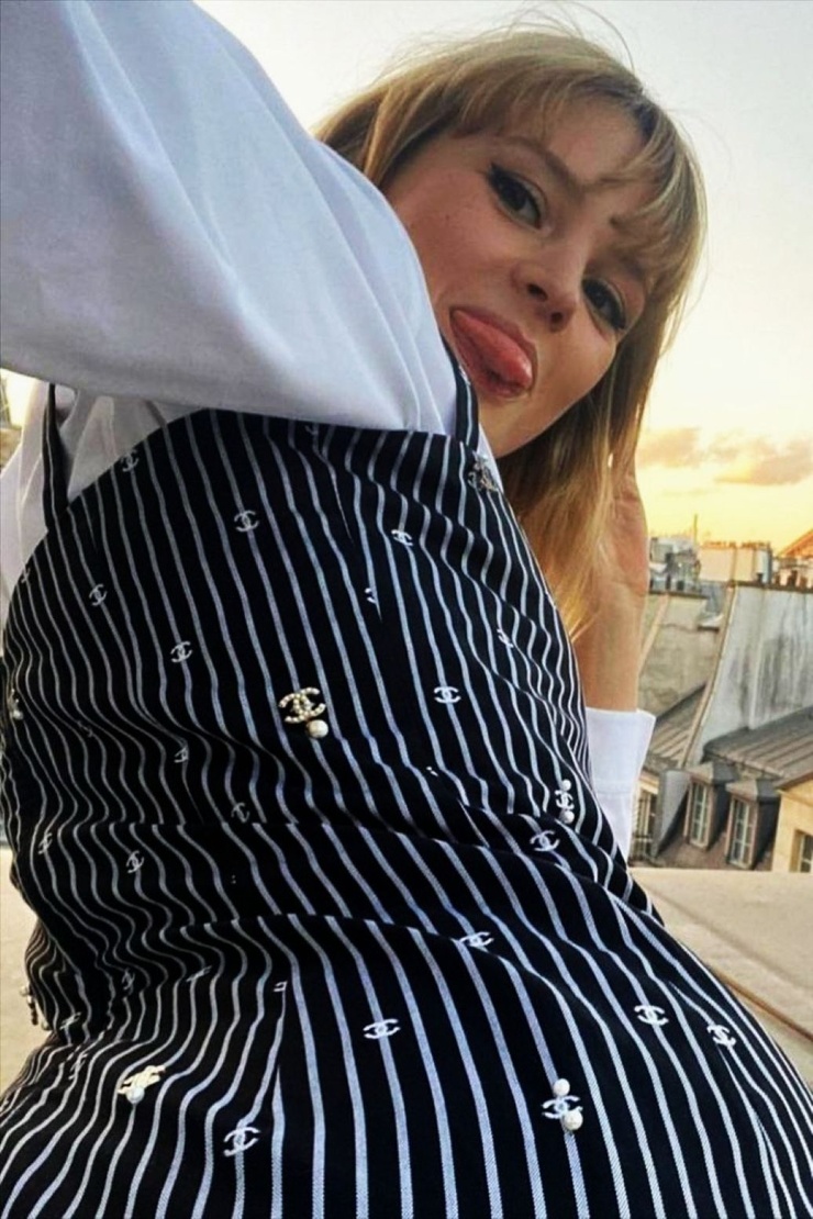 Angèle Angèle