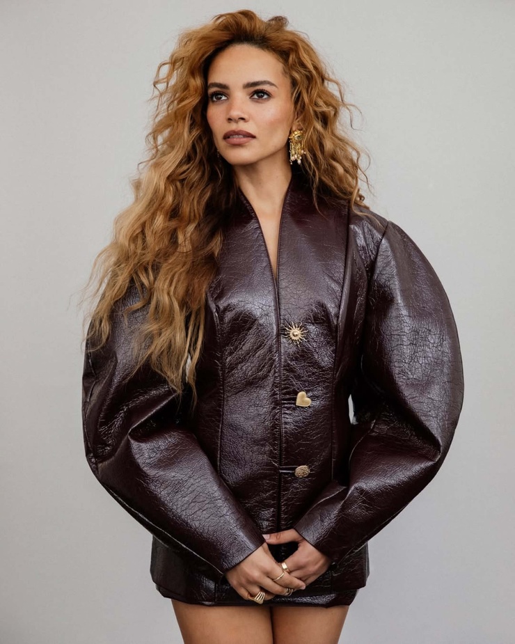 Leslie Grace