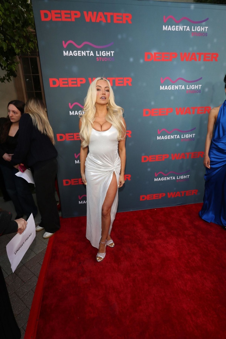 Lindsey Pelas