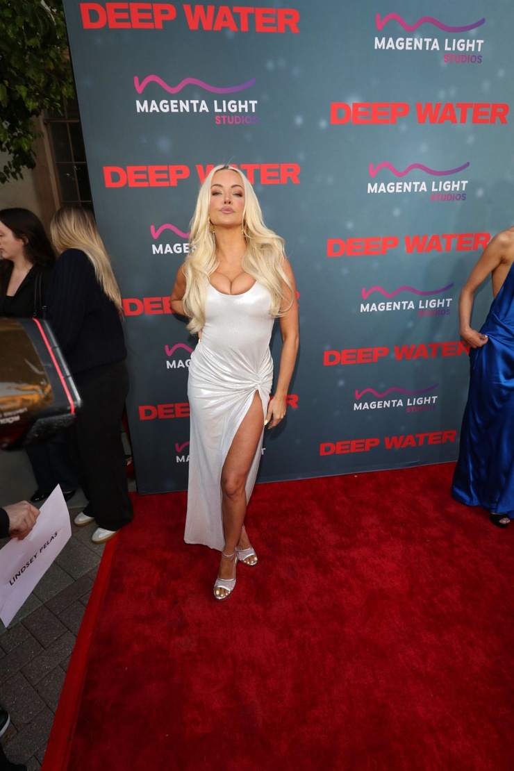 Lindsey Pelas