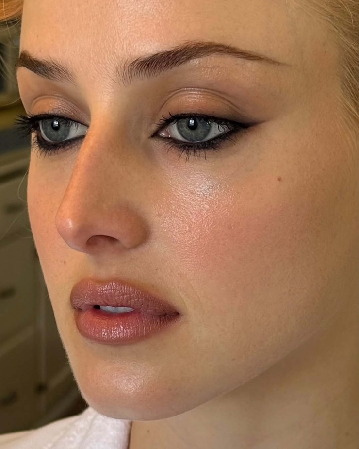 Anna Van Patten
