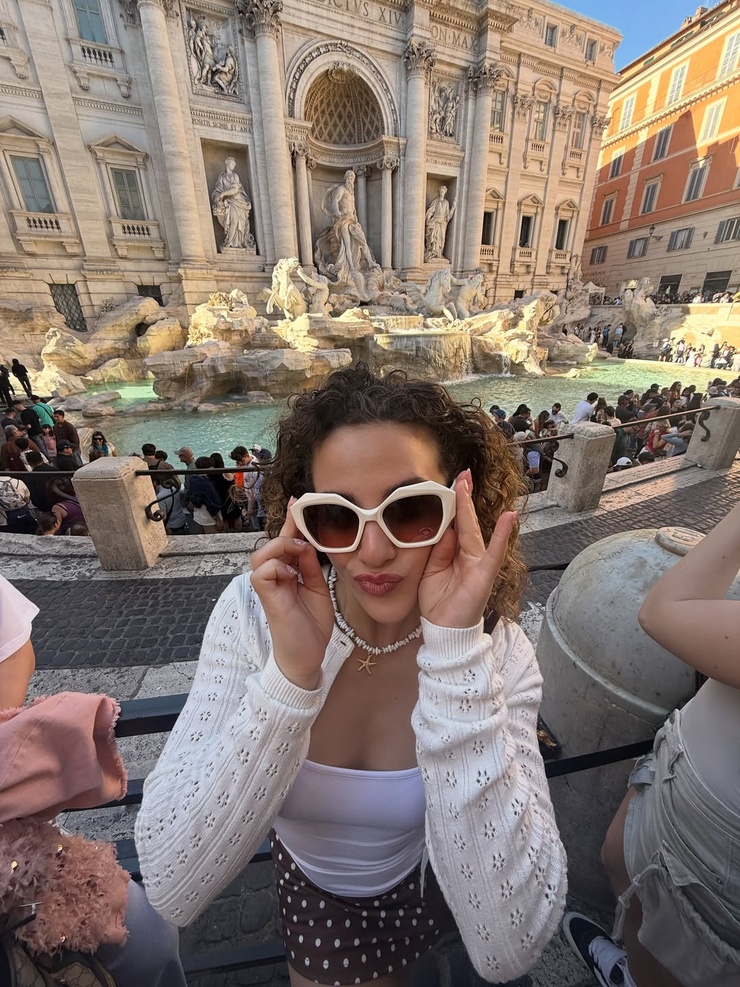 Sofie Dossi Sofie Dossi