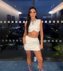 Ivi Adamou