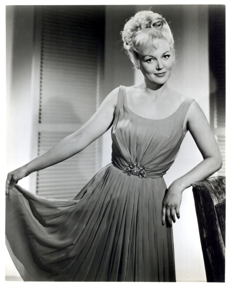 Cynthia Lynn